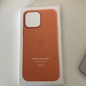 ⭐️Apple 13 Pro Max leather case⭐️ NWT